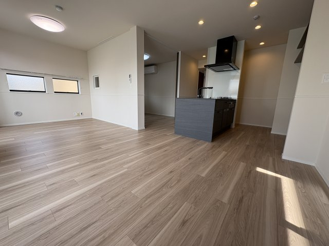 居室・リビング　床暖房対応のリビング！