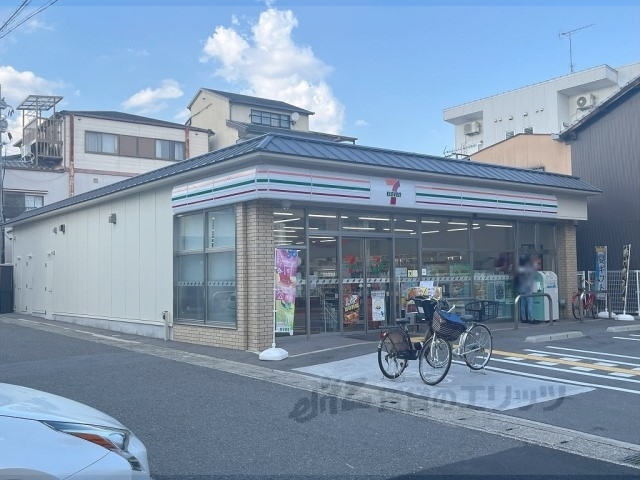 コンビニ　セブンイレブン京都太秦大映通店（コンビニ）まで300m