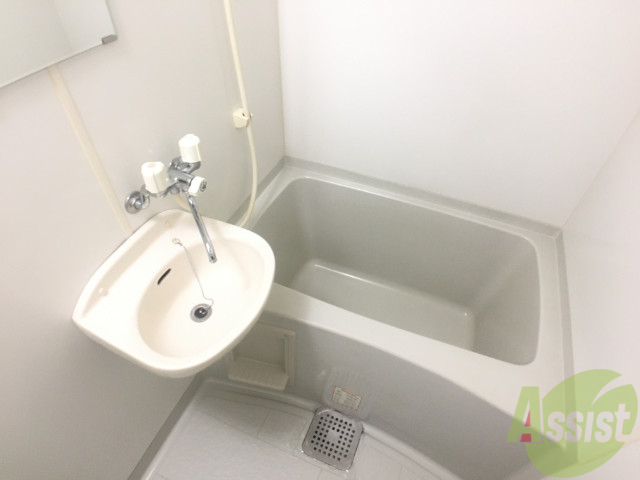 バス・シャワールーム　浴室も広くてゆったりとできるくらいの場所があります。