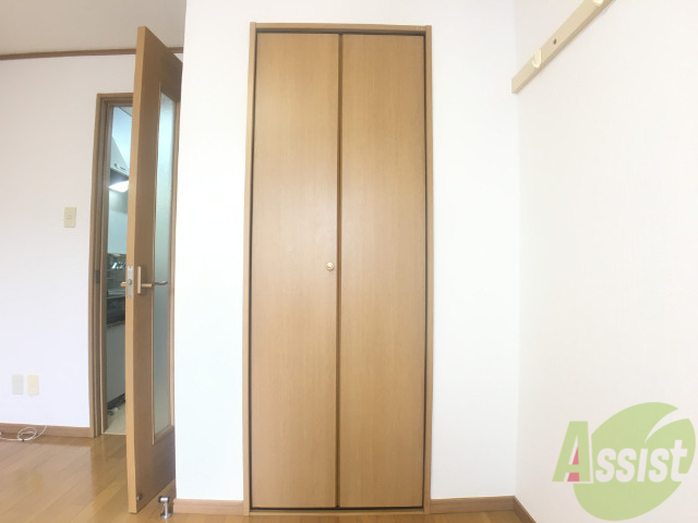 収納　服などしまうには、いい感じの収納スペースですね。