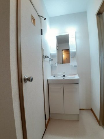 洗面設備　コンパクトで使いやすい洗面所