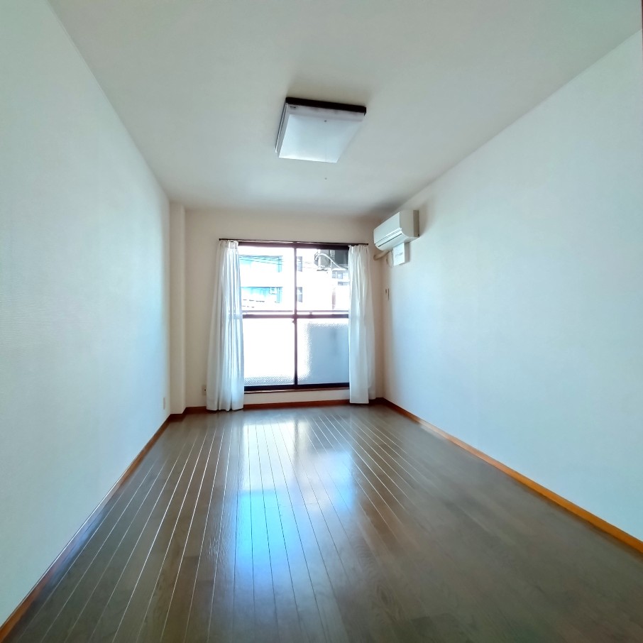 居室・リビング　最上階洋室7.5帖　陽当たり良好♪