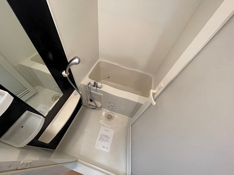 バス・シャワールーム　※同タイプの他のお部屋です