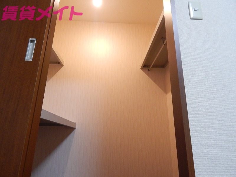 収納　同物件別室反転タイプ画像