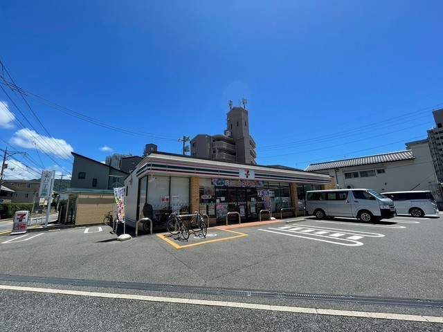 コンビニ　セブンイレブン広島西原６丁目店（コンビニ）まで131m