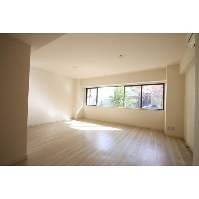 居室・リビング　写真は全て未清掃（これから清掃に入ります