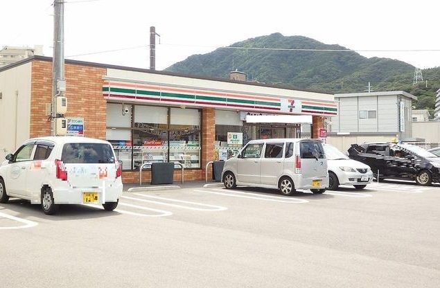 コンビニ　セブンイレブン広島中須店（コンビニ）まで400m