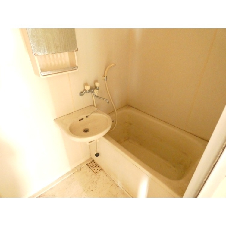 バス・シャワールーム　ワイドな浴槽