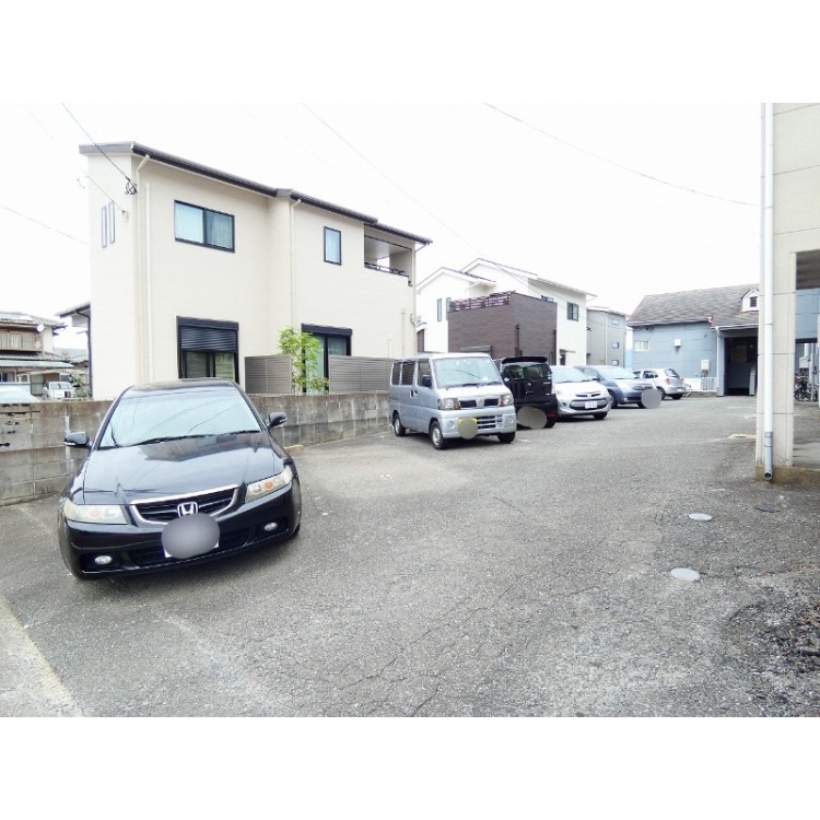 駐車場　駐車場１台無料