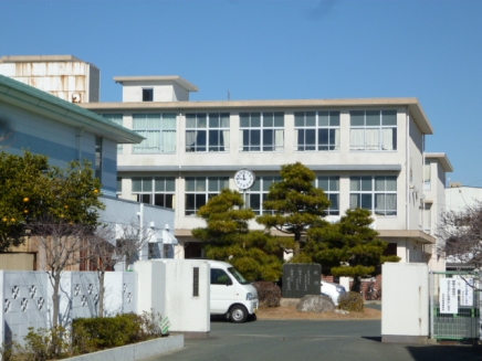 中学校　浜松市立曳馬中学校（中学校）まで397m