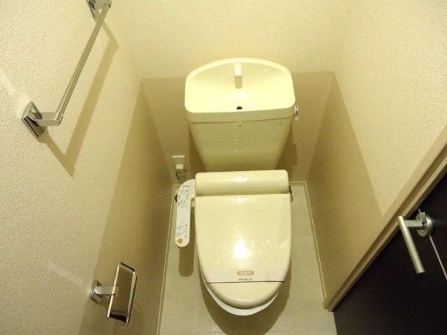 トイレ　温水洗浄暖房便座