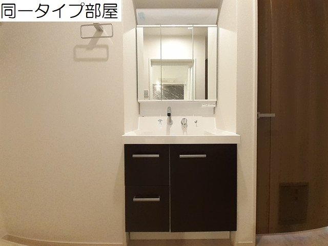 洗面設備　コンパクトで使いやすい洗面所