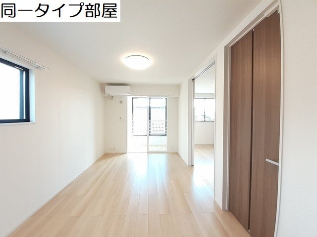 居室・リビング　こちらの居間で趣味の時間をお楽しみください