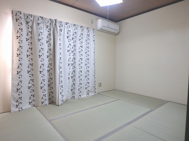 居室・リビング　６帖の和室！