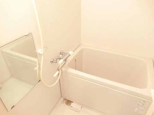 バス・シャワールーム　浴室乾燥機付きバス！