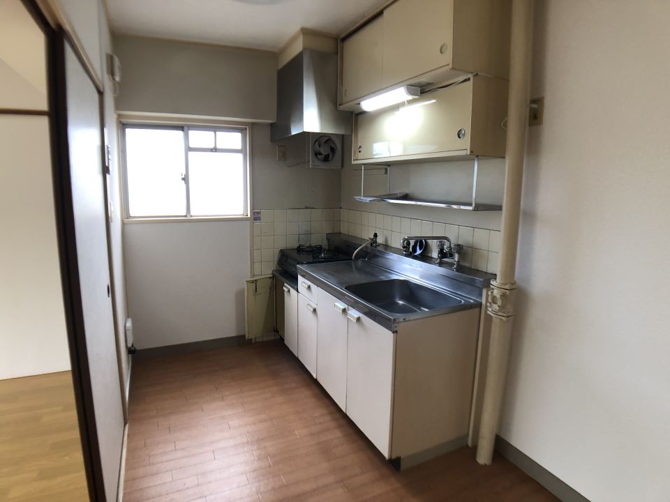 キッチン　調理スペースあり、２口ガスコンロ置けます