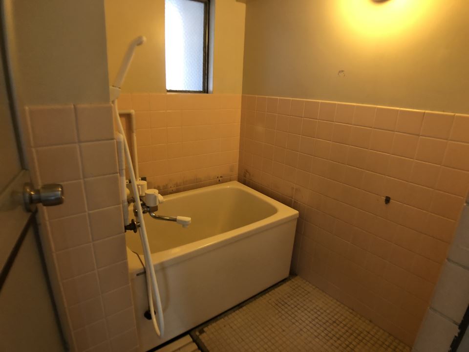 バス・シャワールーム　シャワー付きの浴室です