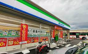 コンビニ　ファミリーマート 岐阜鶴田町店（コンビニ）まで490m