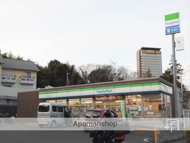 コンビニ　ファミリーマート（コンビニ）まで3675m