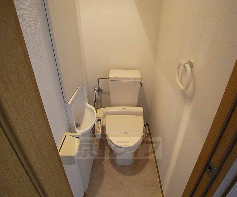 トイレ　清潔感のある洋式トイレ。