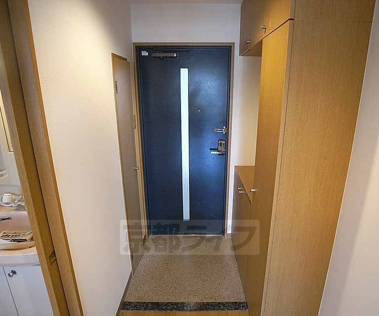 玄関　大きなシューズボックス付き。