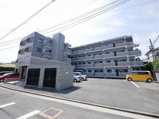 駐車場　建物外観