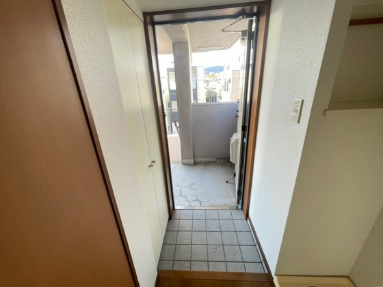 玄関　※別部屋の写真です