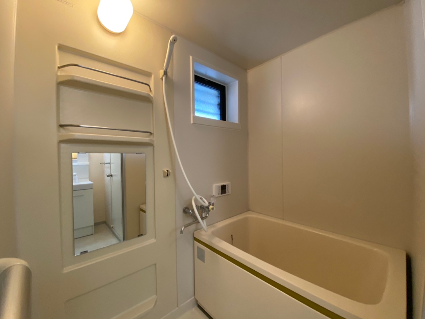 バス・シャワールーム　同建物別号室