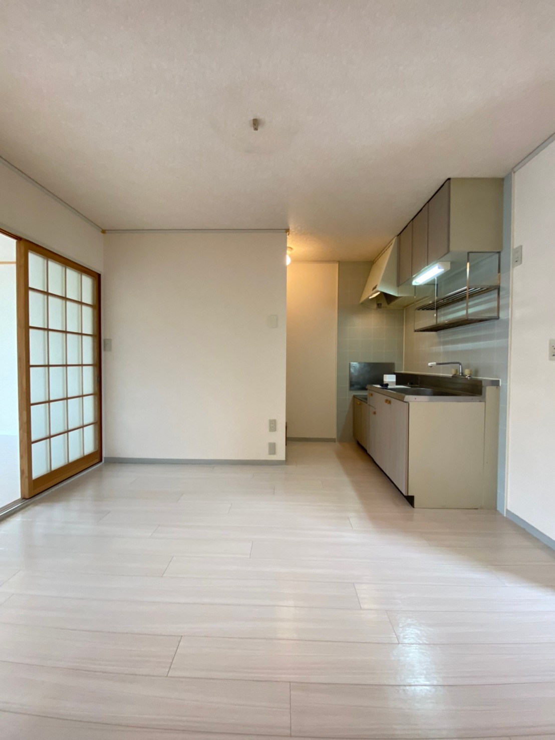 居室・リビング　同建物別号室