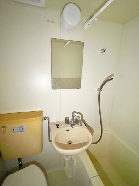 洗面設備　別部屋参考写真です