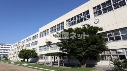 中学校　美香保中学校（中学校）まで241m