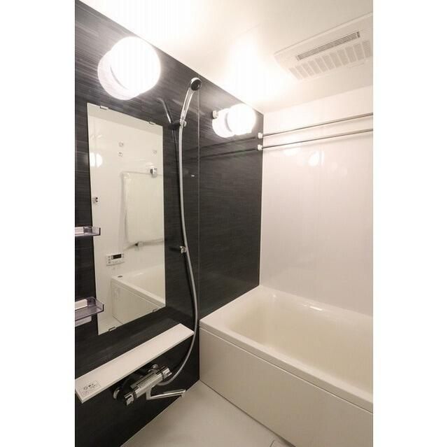 バス・シャワールーム　落ち着いた空間のお風呂です