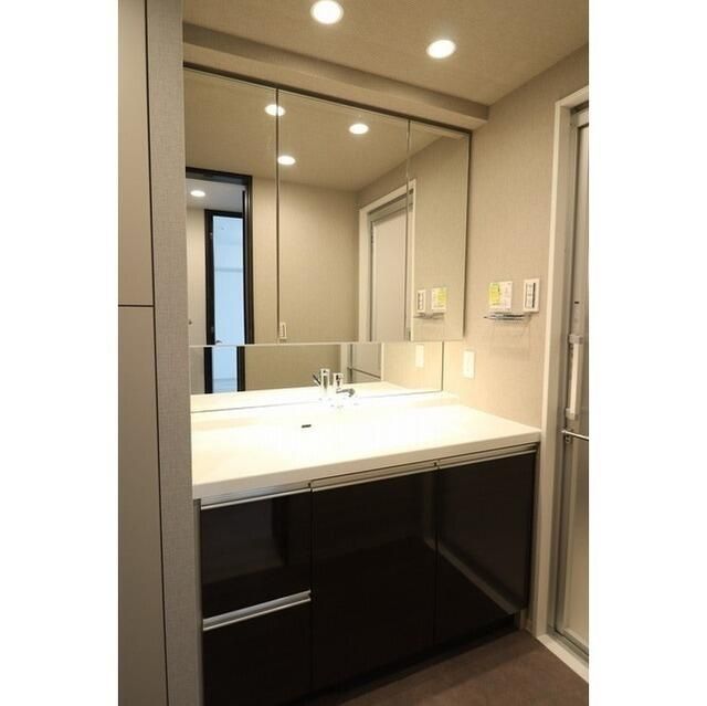 洗面設備　広い洗面スペース