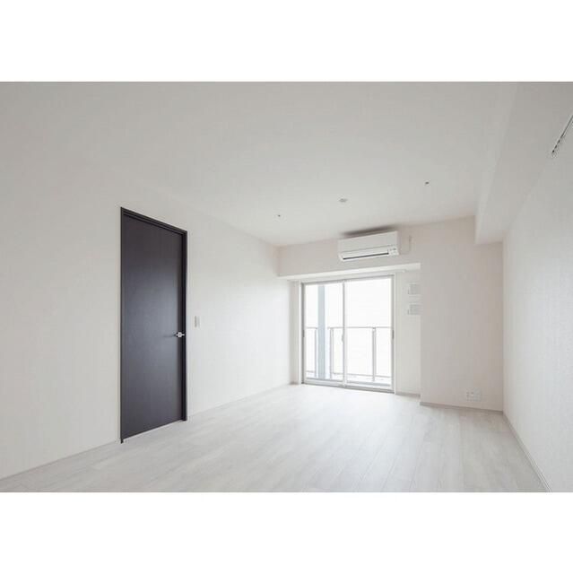 居室・リビング　こちらの居間で趣味の時間をお楽しみください