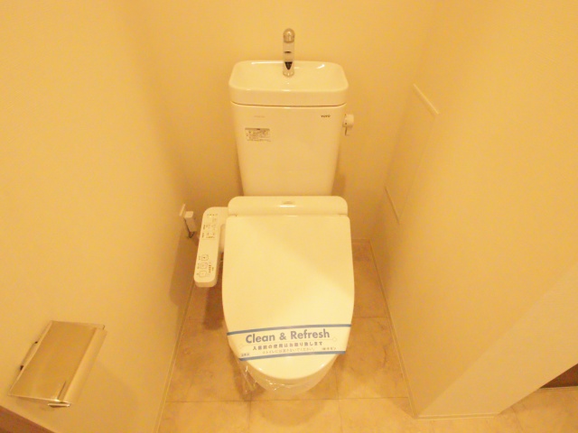 トイレ　※別室の参考写真の為、現況優先です。