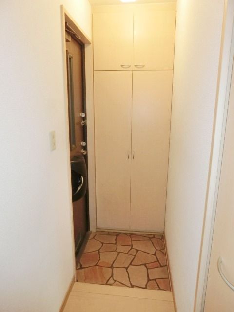 玄関　玄関収納もたっぷりです