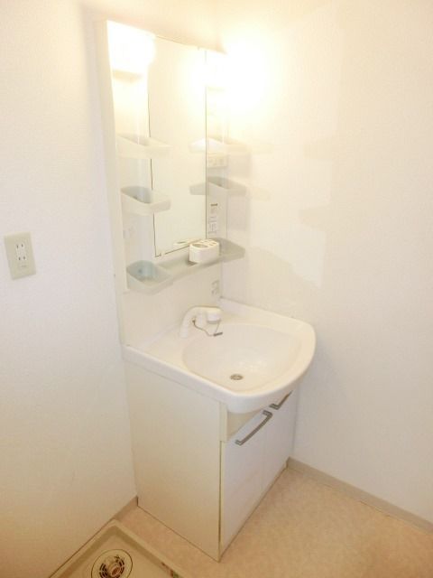 洗面設備　便利な独立洗面台です