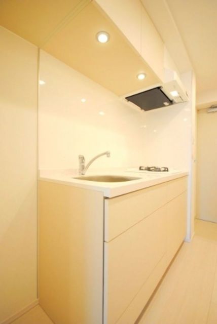 キッチン　※同タイプの別部屋の写真です。