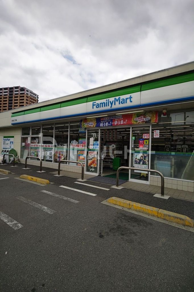 コンビニ　ファミリーマート赤羽北三丁目店（コンビニ）まで290m