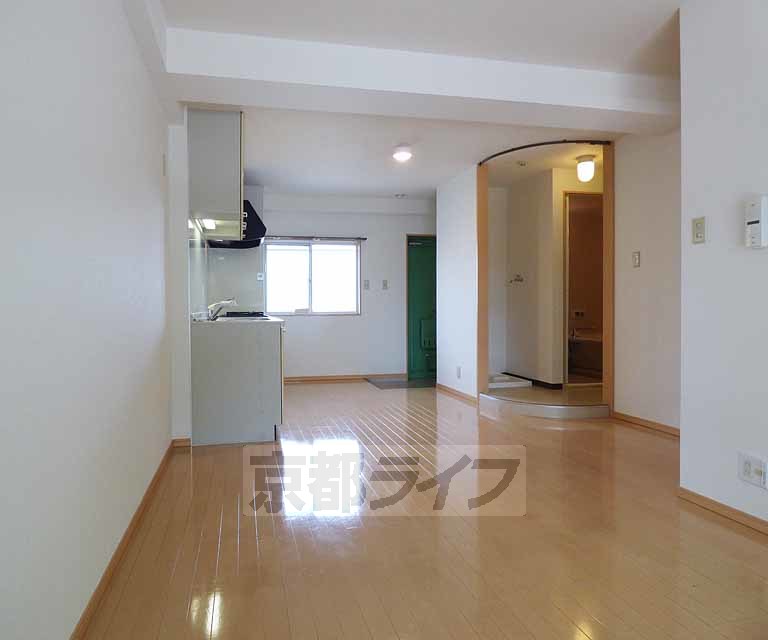 居室・リビング　広々としたお部屋です。