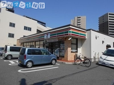 コンビニ　セブンイレブン新潟万代4丁目店（コンビニ）まで368m
