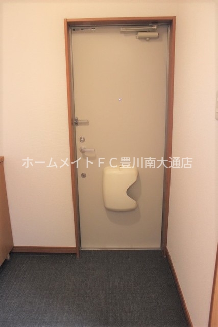 玄関　同型別部屋写真