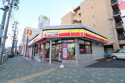 コンビニ　デイリーヤマザキ岩塚駅店（コンビニ）まで184m