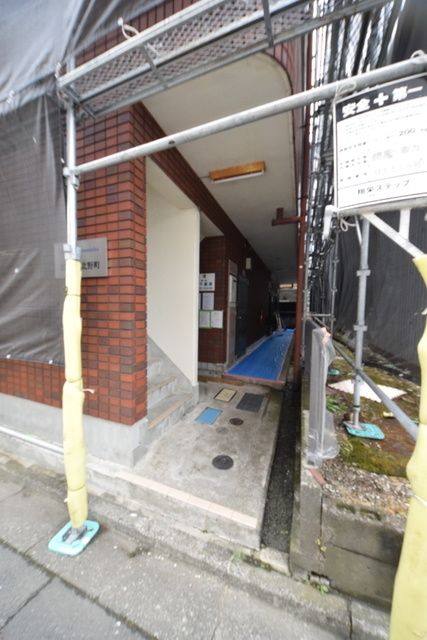 エントランス　☆内見のご予約はタウンハウジング八王子店まで☆