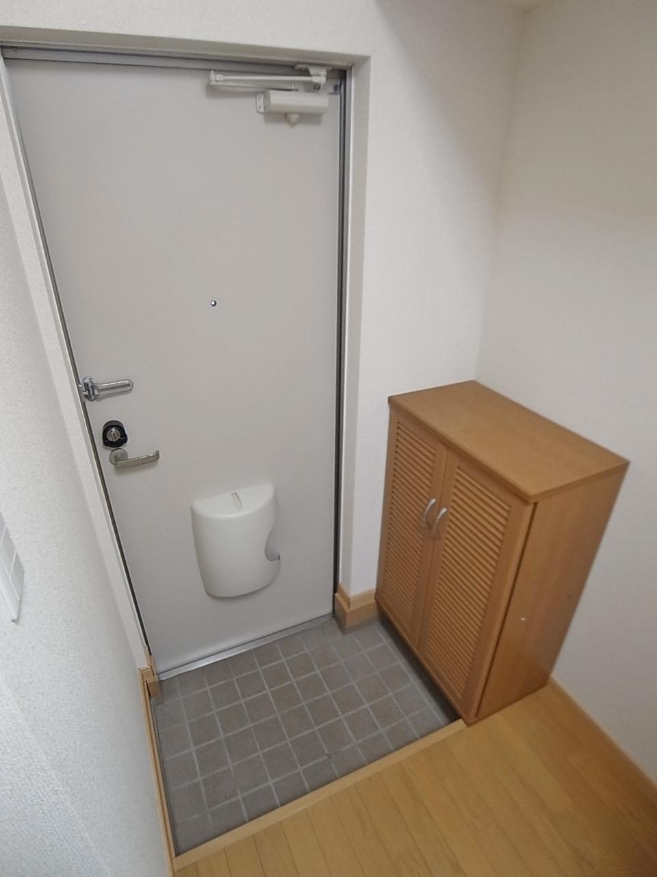 玄関　きちんと玄関スペースが分かれています