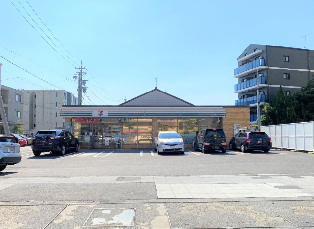 コンビニ　セブンイレブン名古屋阿由知通３丁目店（コンビニ）まで75m