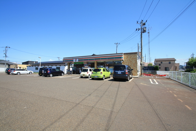 コンビニ　セブンイレブン新津東町店（コンビニ）まで714m