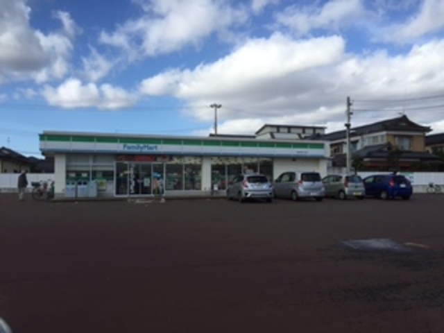 コンビニ　ファミリーマート新津本町四丁目店（コンビニ）まで664m