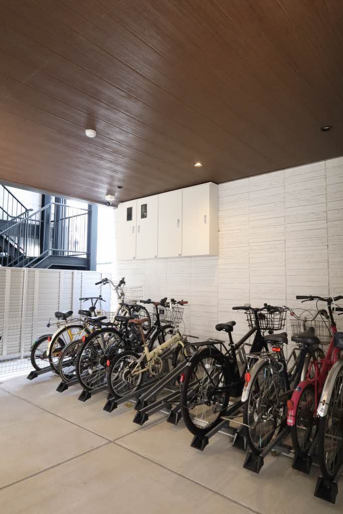 建物外観　敷地内屋根付き駐輪場