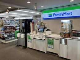 コンビニ　ファミリーマート 明治神宮外苑/S店（コンビニ）まで239m